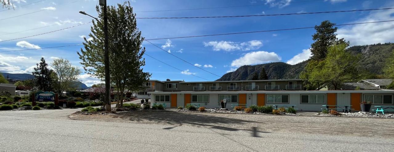 Holiday Beach Resort Motel Okanagan Falls ภายนอก รูปภาพ