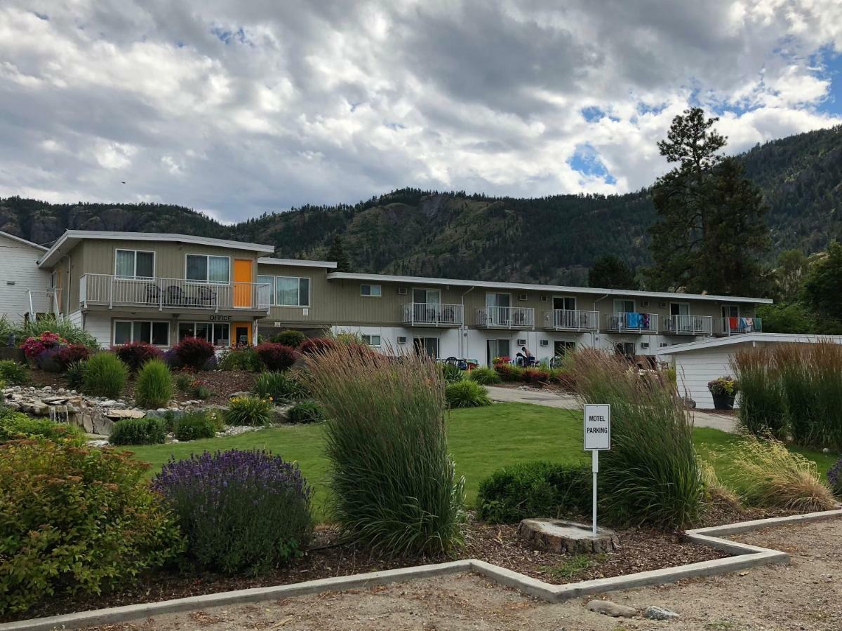 Holiday Beach Resort Motel Okanagan Falls ภายนอก รูปภาพ