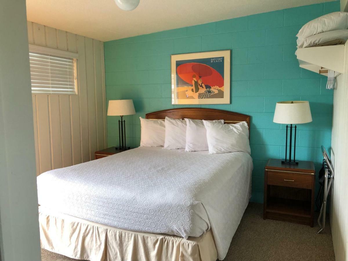 Holiday Beach Resort Motel Okanagan Falls ภายนอก รูปภาพ