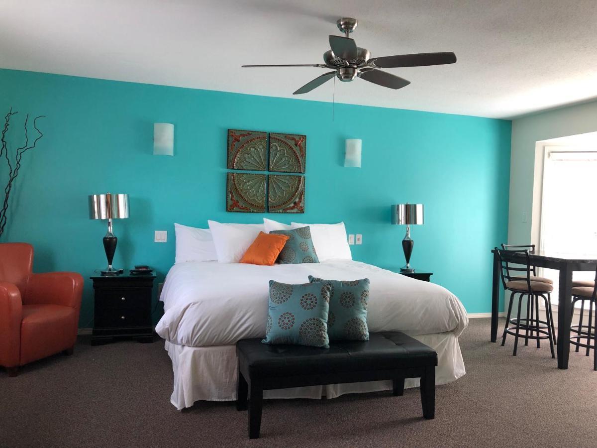 Holiday Beach Resort Motel Okanagan Falls ภายนอก รูปภาพ