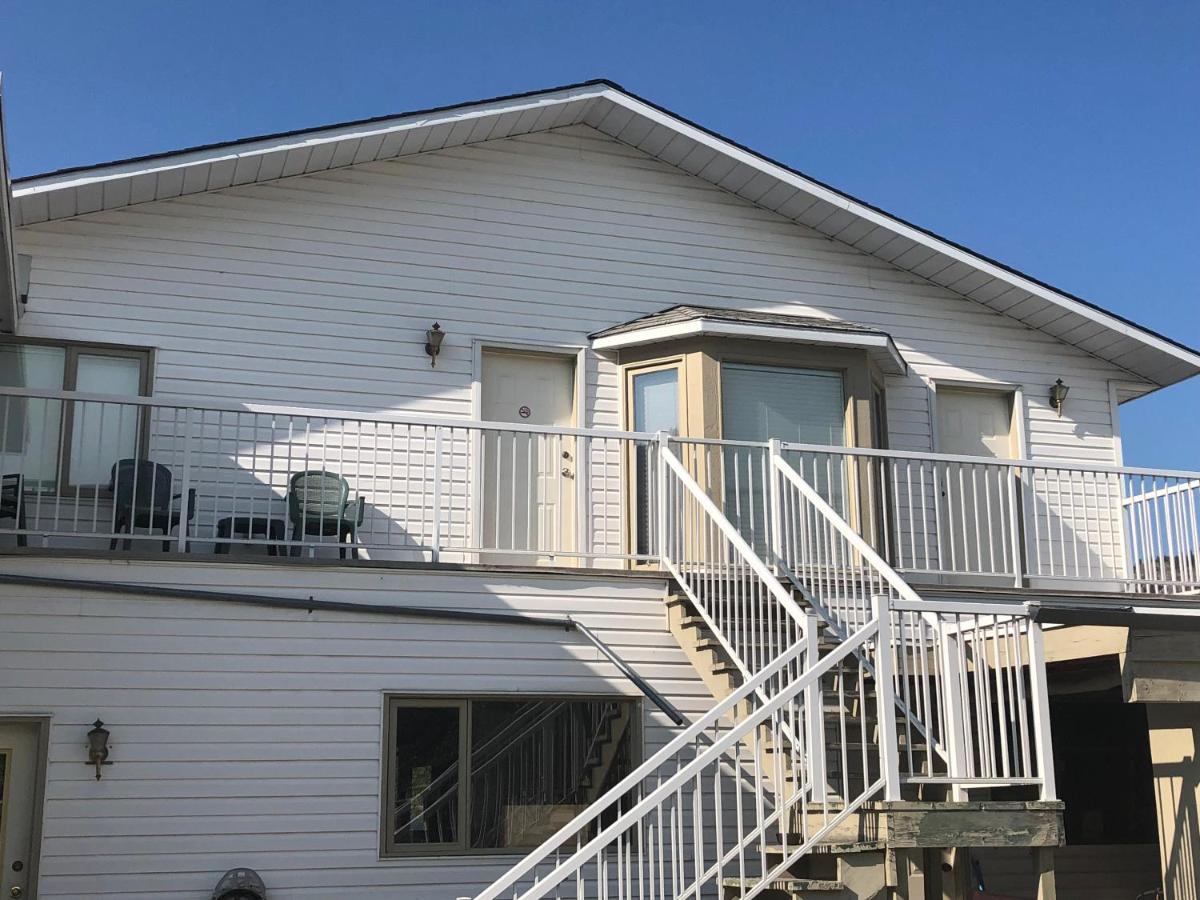Holiday Beach Resort Motel Okanagan Falls ภายนอก รูปภาพ