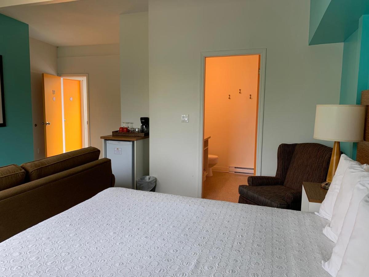 Holiday Beach Resort Motel Okanagan Falls ภายนอก รูปภาพ